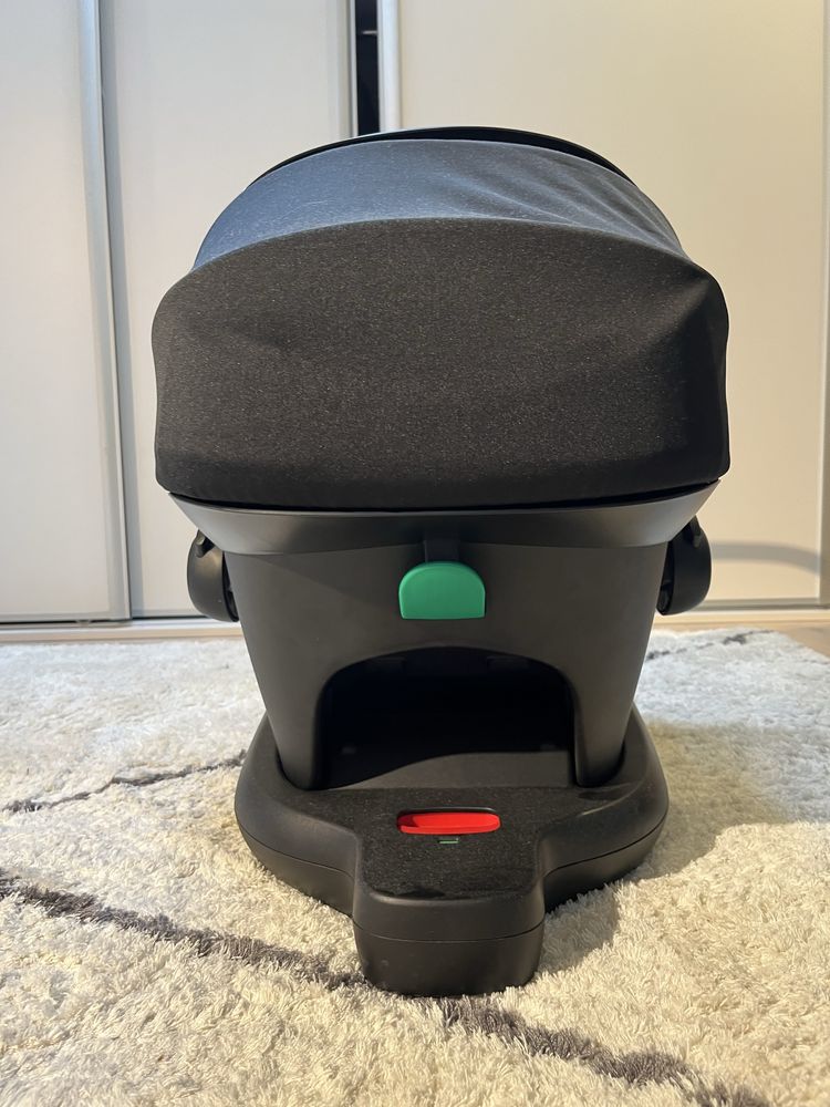 Fotelik   jak  Cybex  Novi Baby I‑Size All Black z bazą Isofix Fotelik