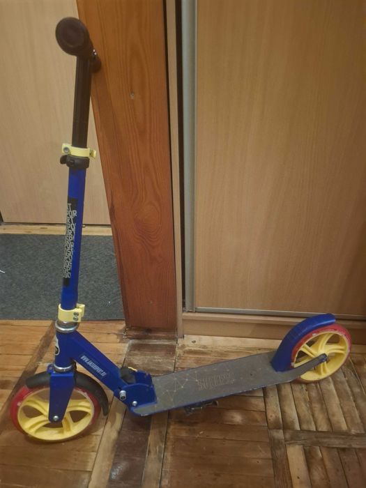 Продам дитячій самокат
