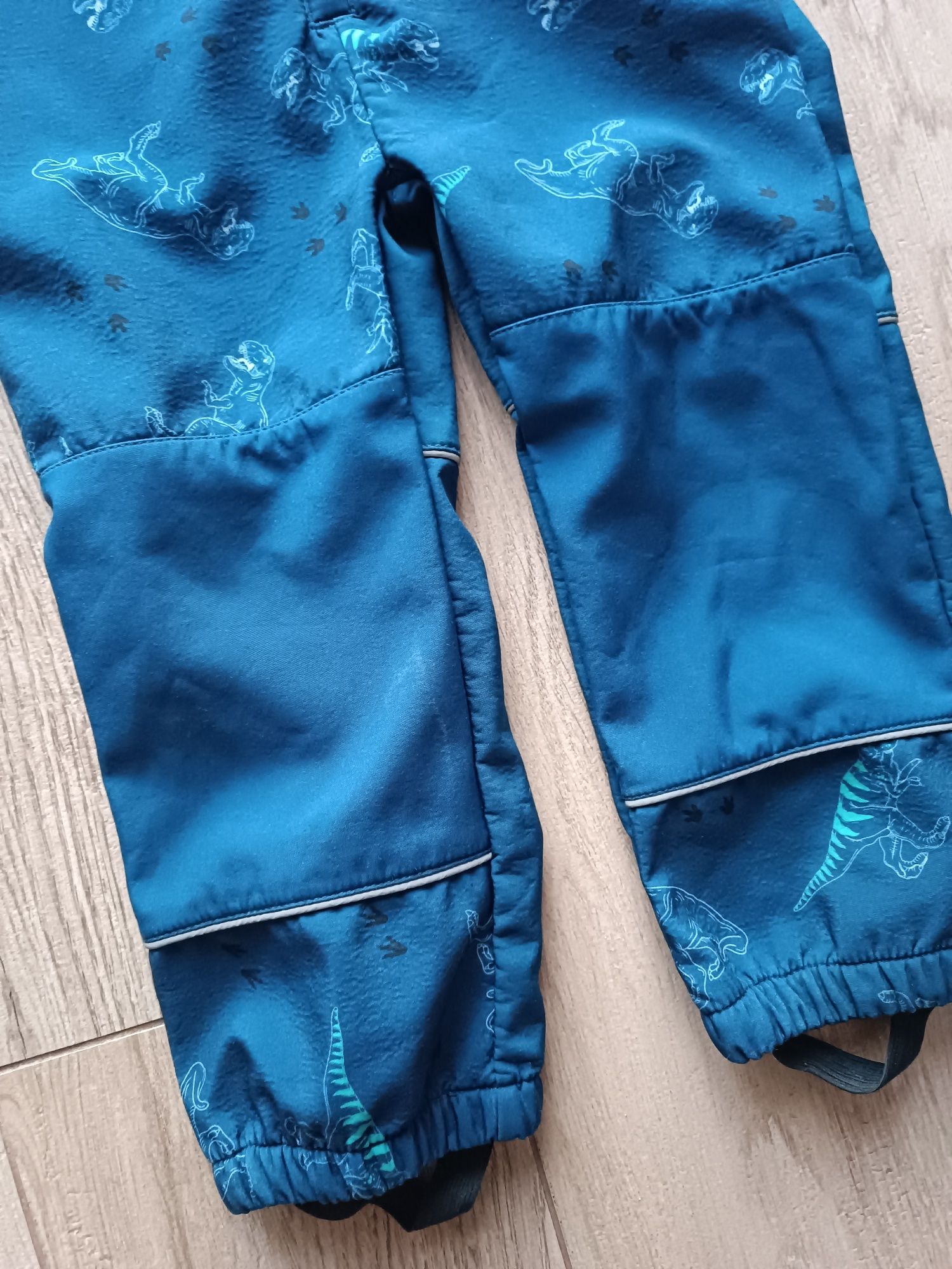 Lekko ocieplany kombinezon softshell z kapturem Sinsay