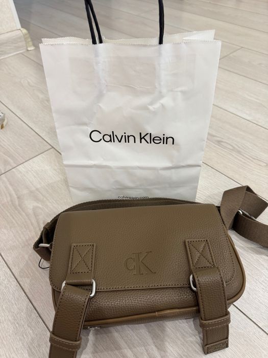 Сумка Calvin Klein в оригінальному  кольору кави з молоком