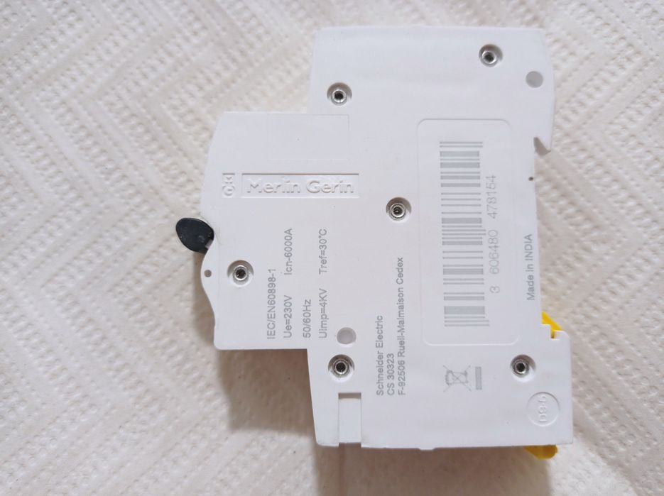 Wyłącznik nadprądowy Schneider b16 1p 1f bezpiecznik