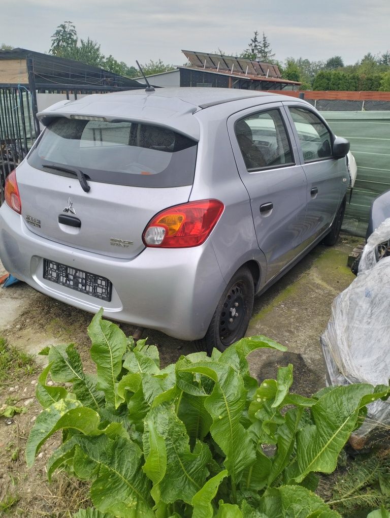 Mitsubishi space star 2015