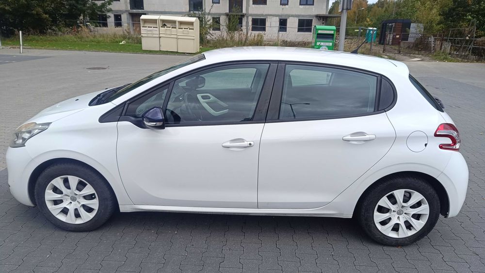 PEUGEOT 208 Benzyna 2014 rok zarejestrowany