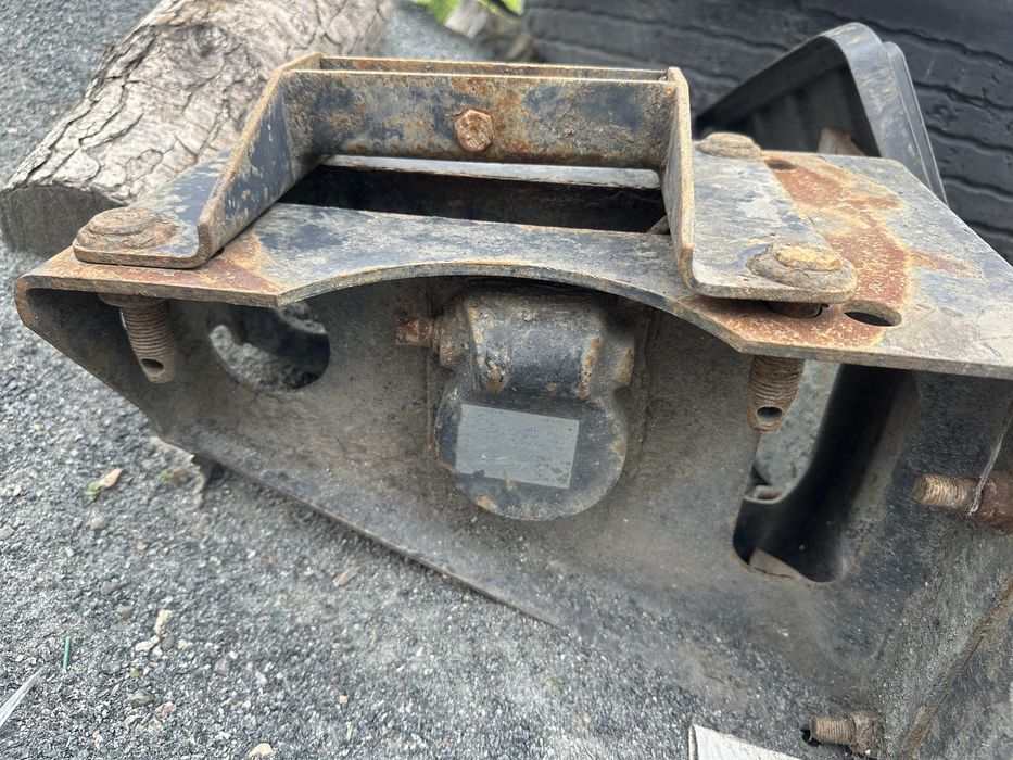 Кріплення запаски даф