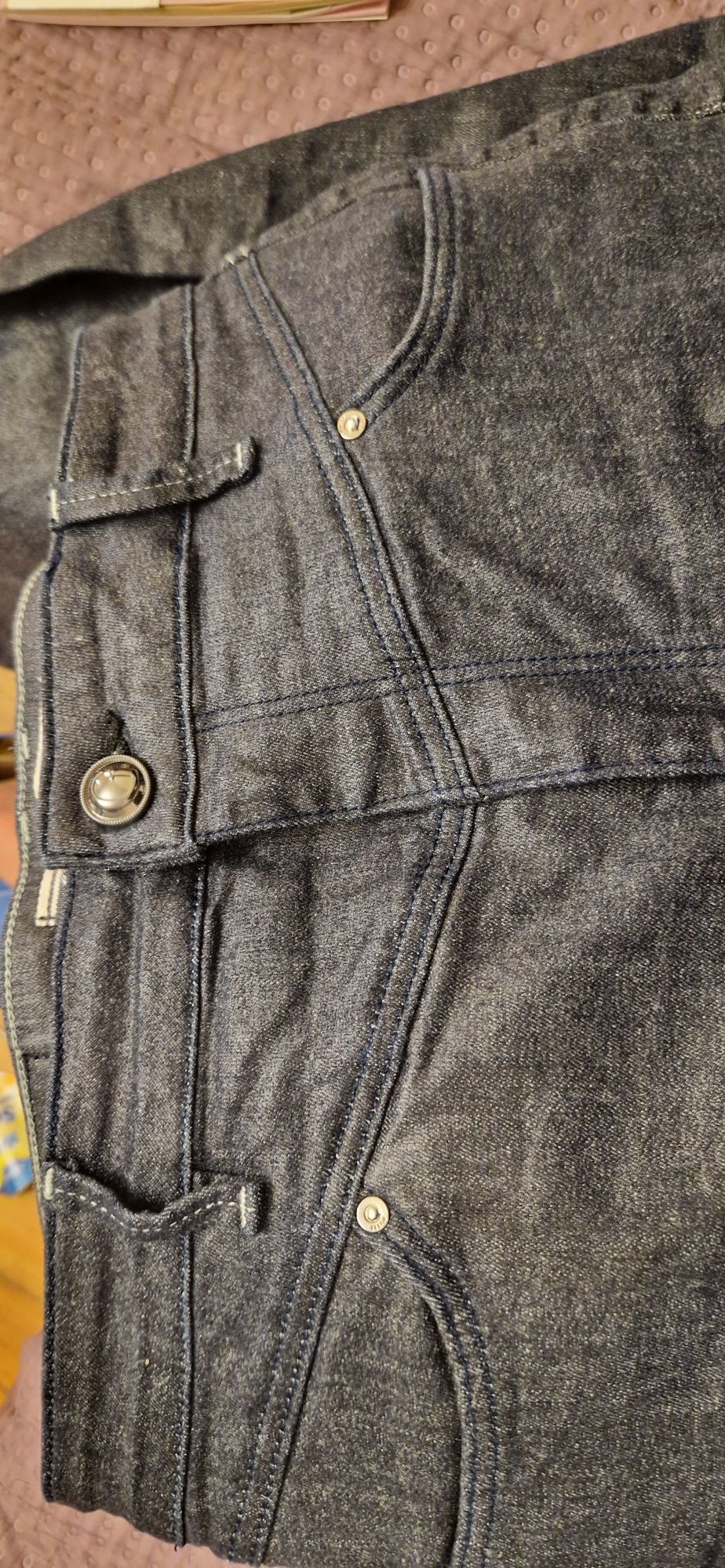 Guess skinny fit model woskowane czarno grafitowe jeansy rozmiar 32