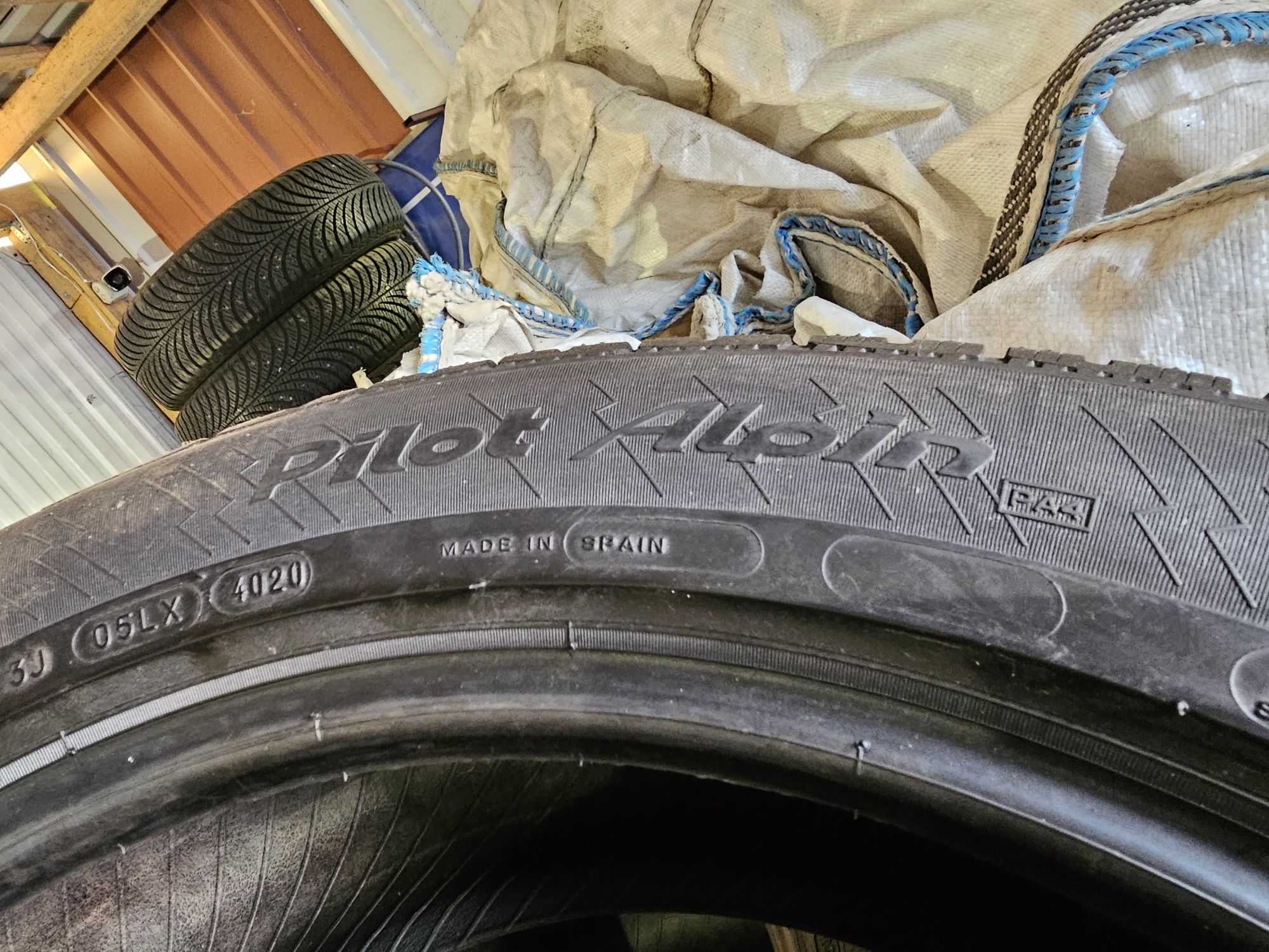 Opony Zimowe R18 235/55-8mm-2szt-Michelin