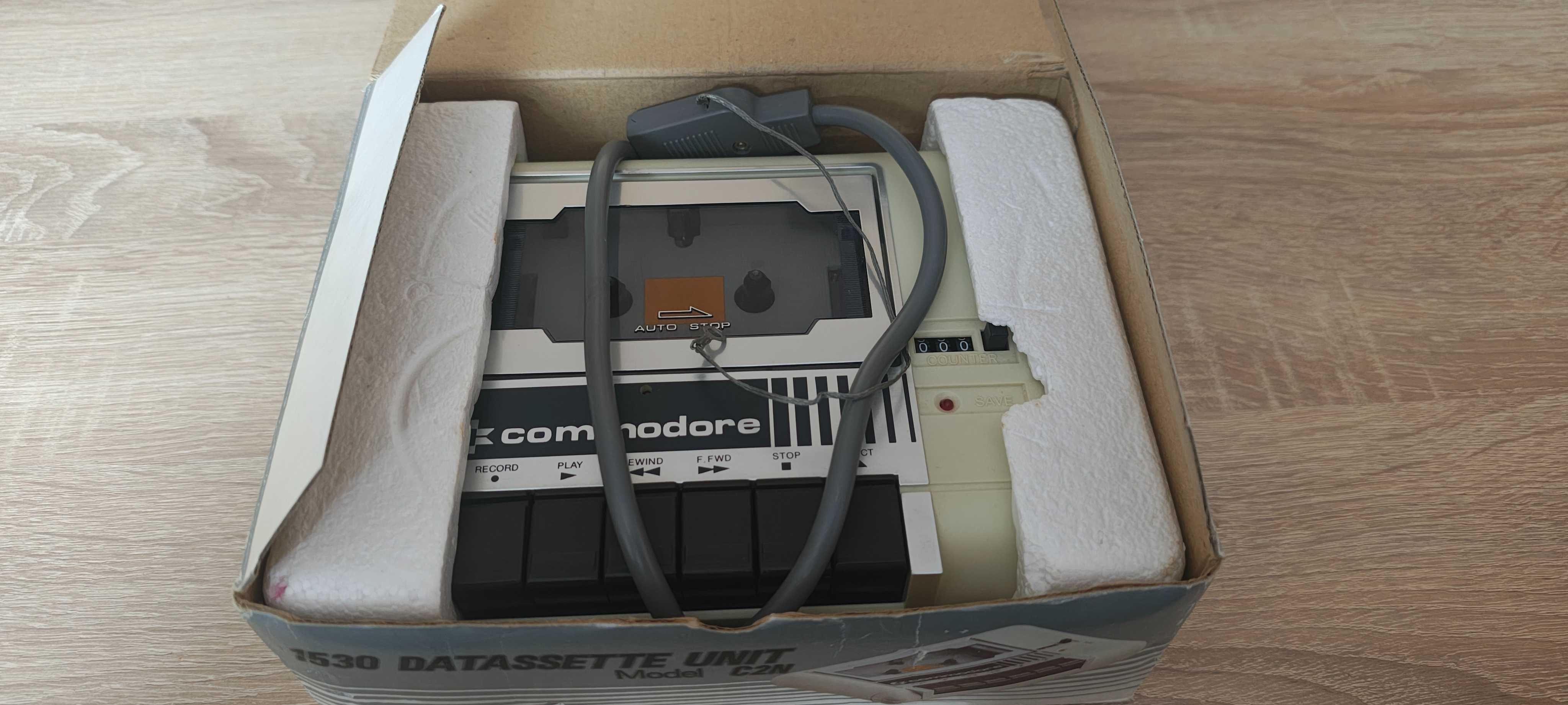 sprzedam magnetofon 1530 model C2N do Commodore C 64 stan bdb