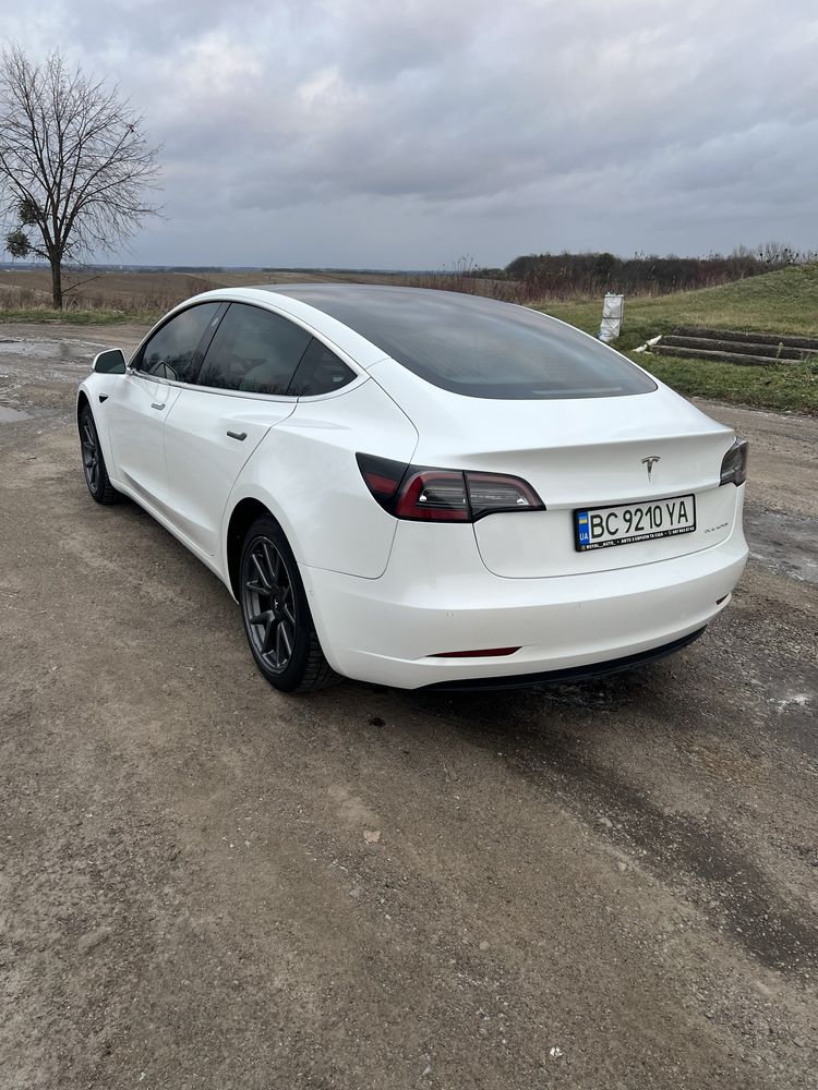 Tesla model 3 long range