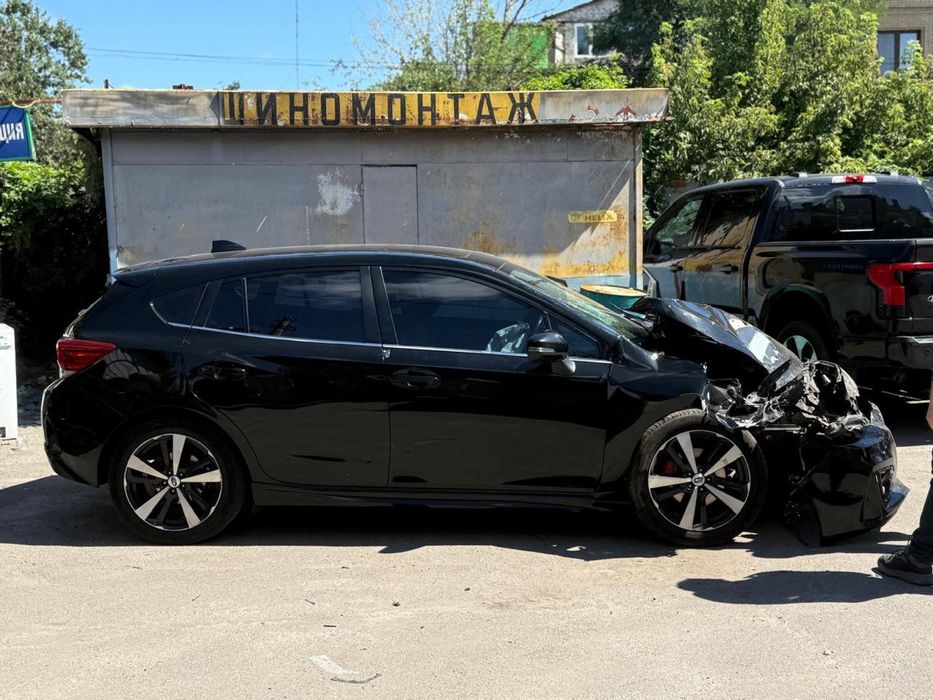 Продам Subaru impreza 2017 год , после дтп