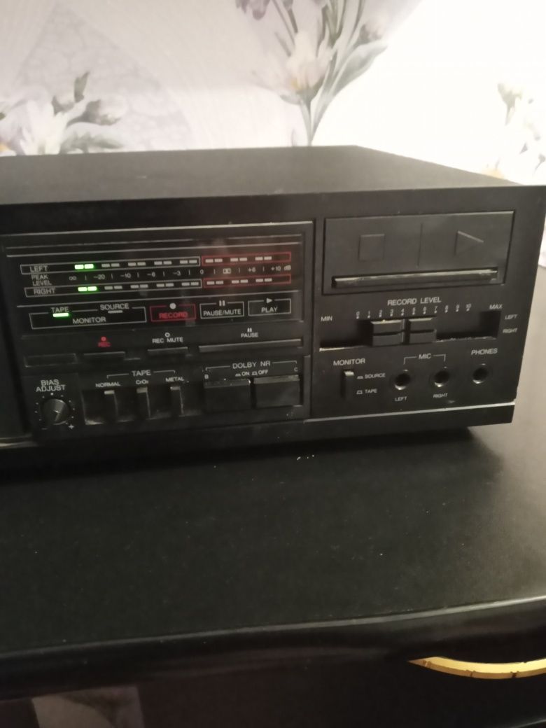 Продается кассетная дека TOSHIBA PC-5847F