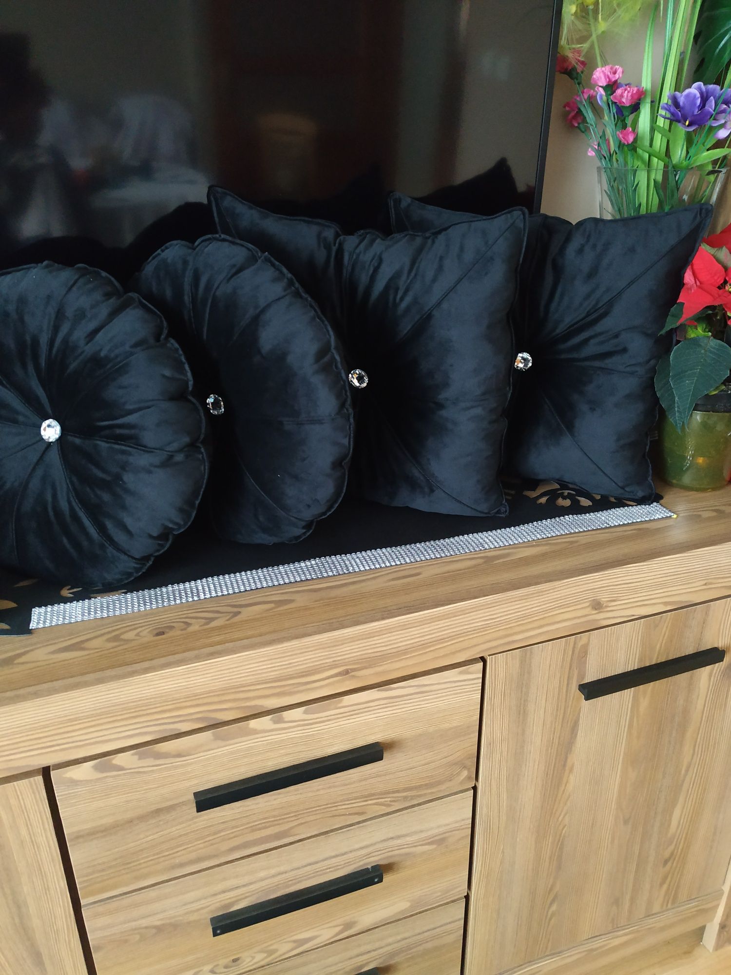 Czarne poduszki dekoracyjne