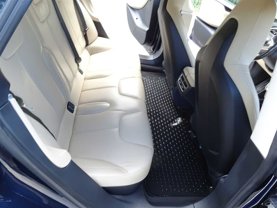 Tesla Model S      2015