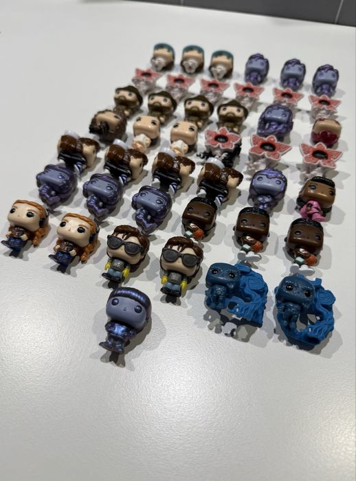 Продам kinder joy stranger things фігурки