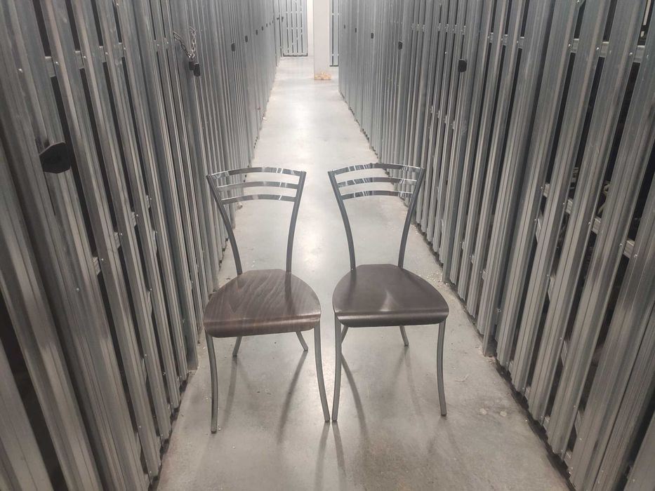 Krzesła metalowo-drewniane (2szt: stabilne)+Krzesełko IKEA dla dziecka