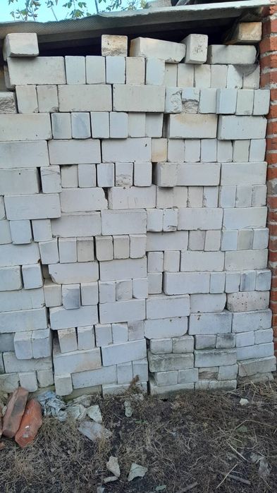 Продам белый кирпич