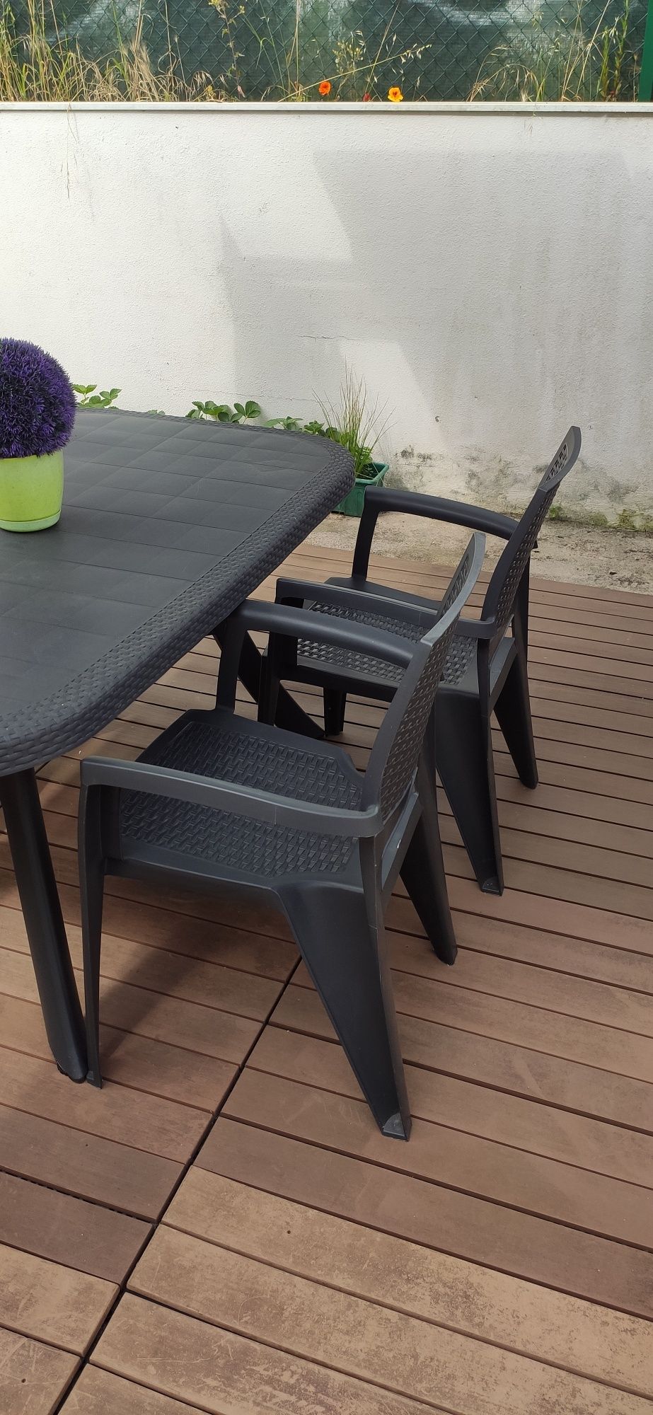 Cadeiras e mesa de jardim