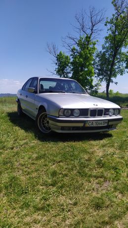 Продам BMW 520i E34