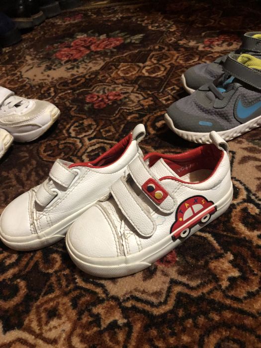 Дитячі красовки з машинкою