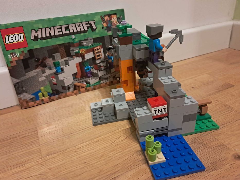 LEGO Minecraft 21141 Jaskinia Zombie