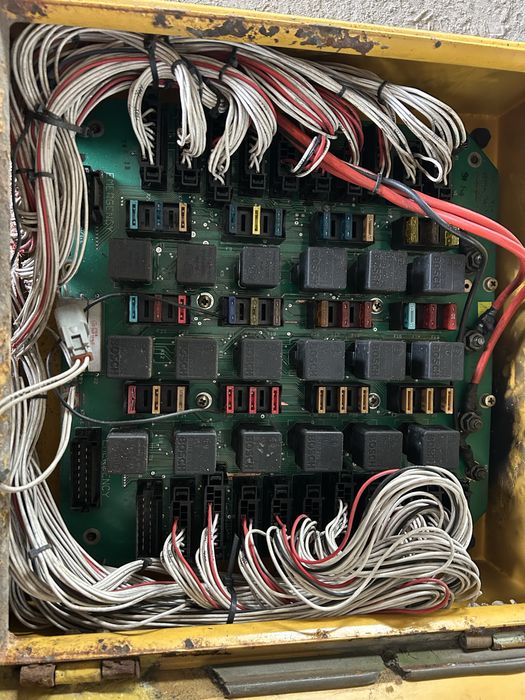 Płyta biezpieczników do koparki Volvo EW140