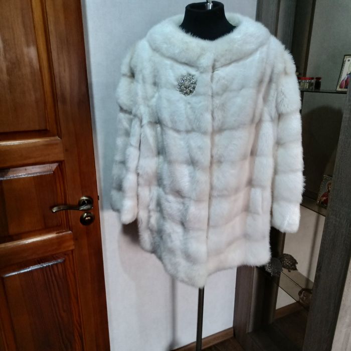 Продам норковый белый полушубок