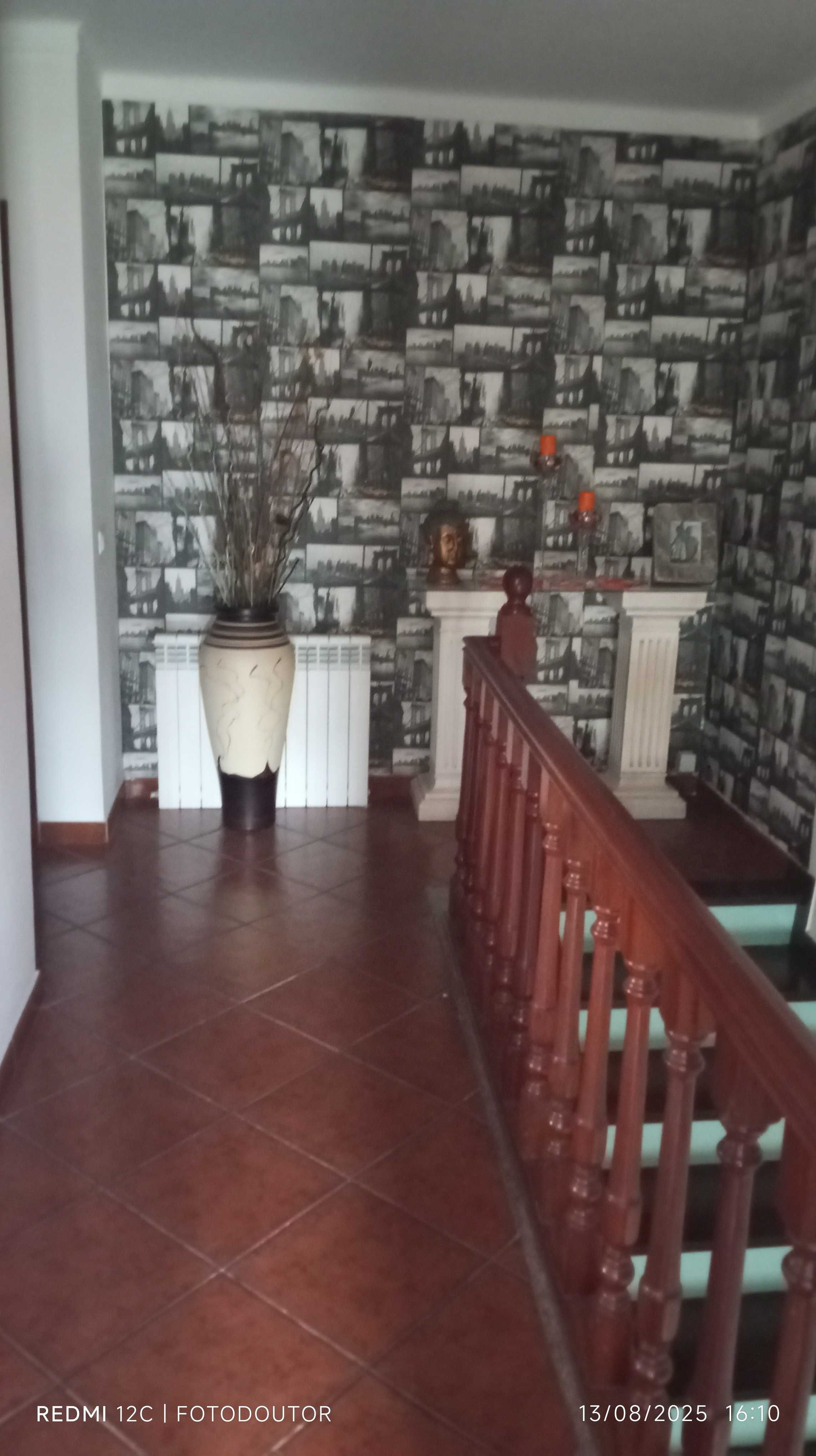 Vende-se em Trancoso, casa T4, Bairro Sta. Luzia