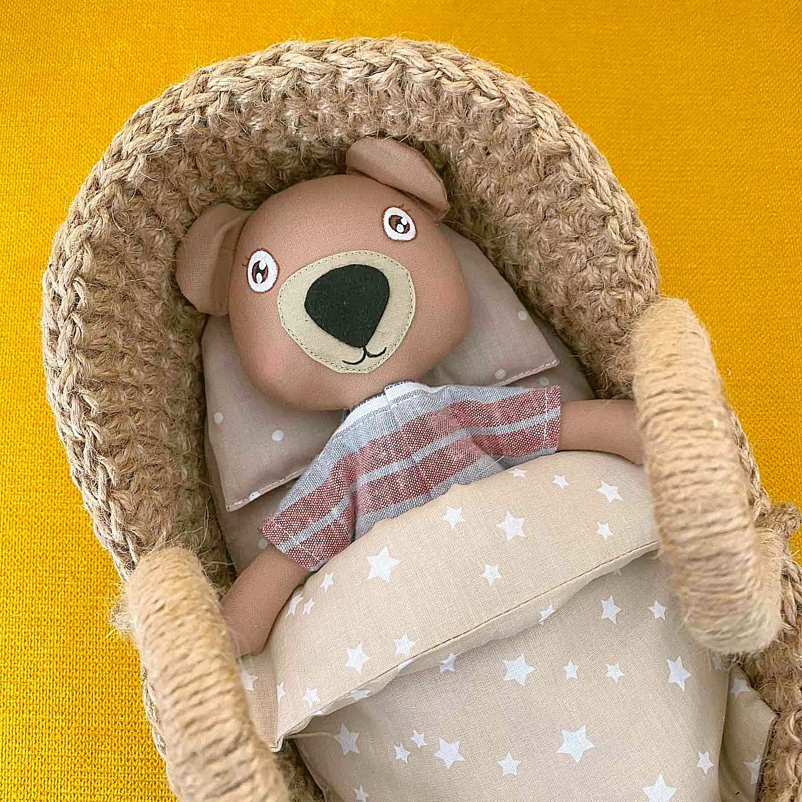 Текстильна іграшка в люльці, ведмедик в ліжку, іграшка ручної роботи