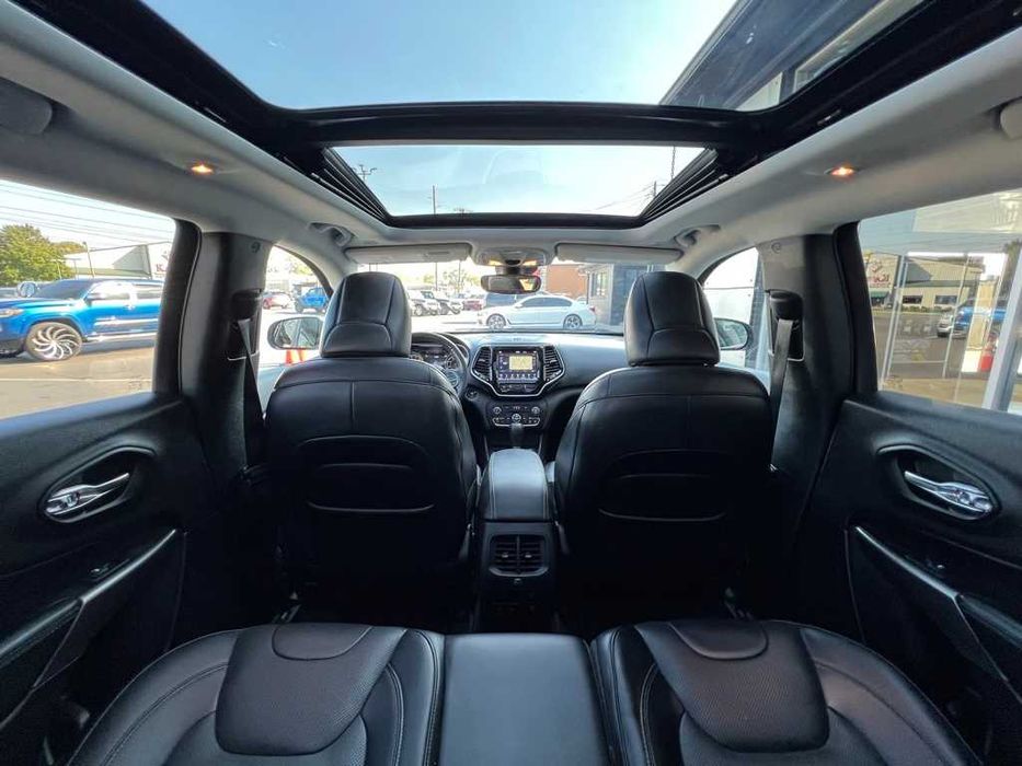 2019 Jeep Cherokee Overland