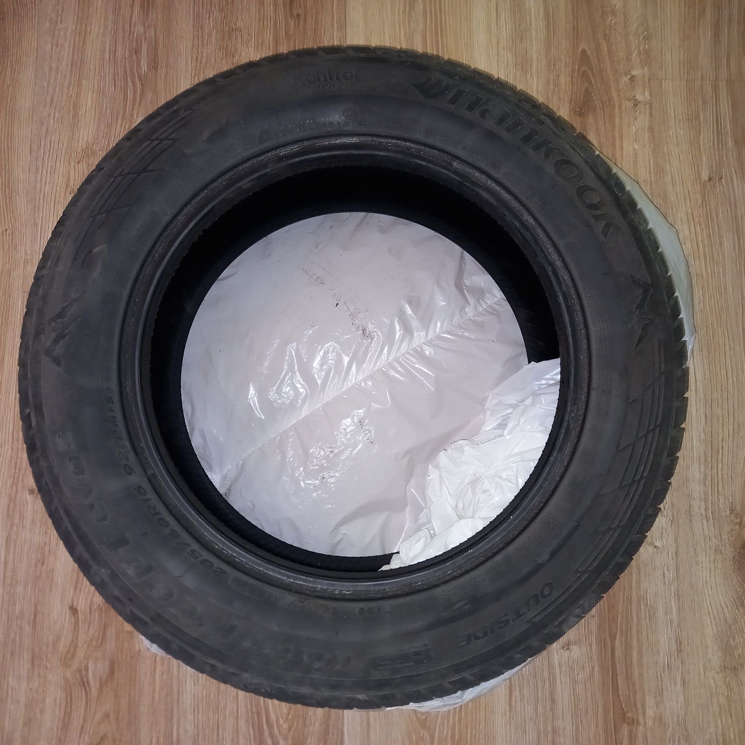 Одне колесо Hankook типу run flat 205/60/16