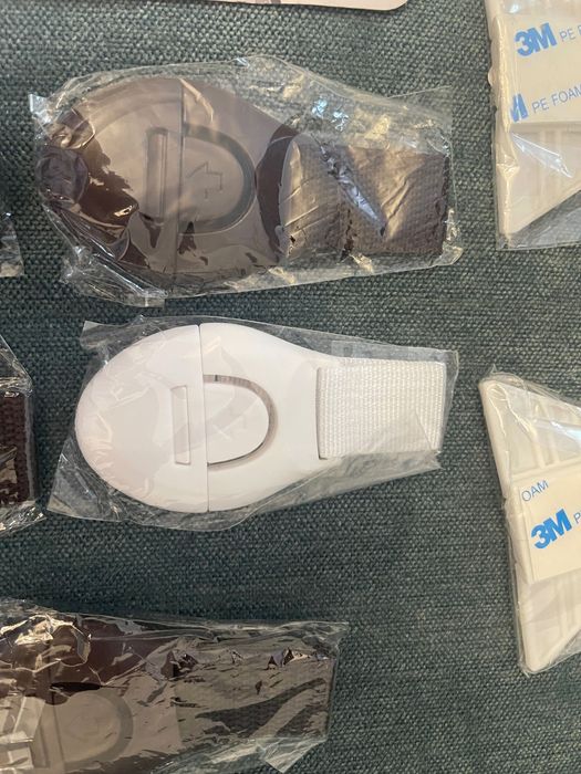 Захист від дітей для тумбочок, шаф, холодильника, шухляд