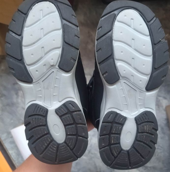 Продам дитячі зимові термочобітки B&G