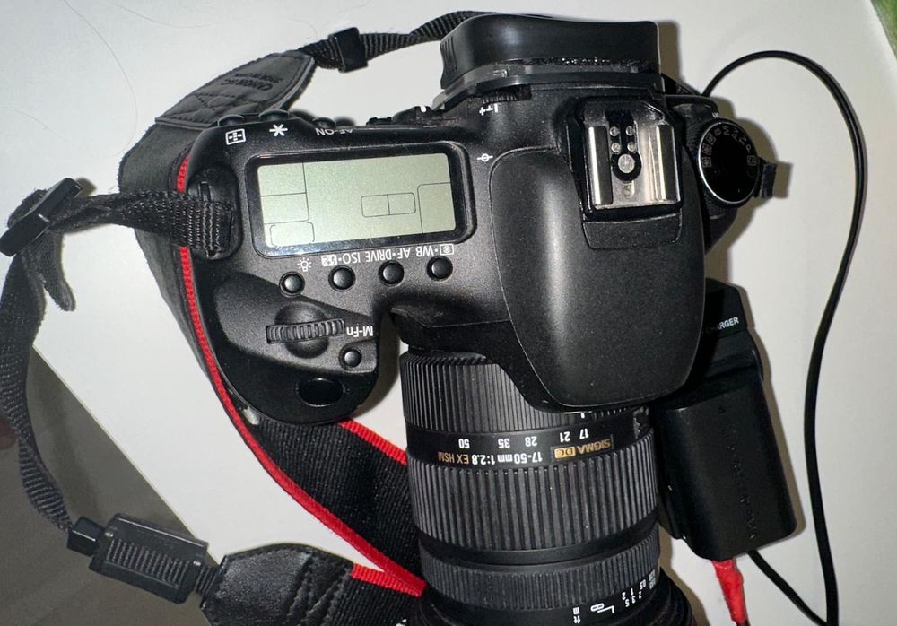 професійний фотоапарат Canon EOS 7D з обʼєктивом Sigma DC 17-50mm