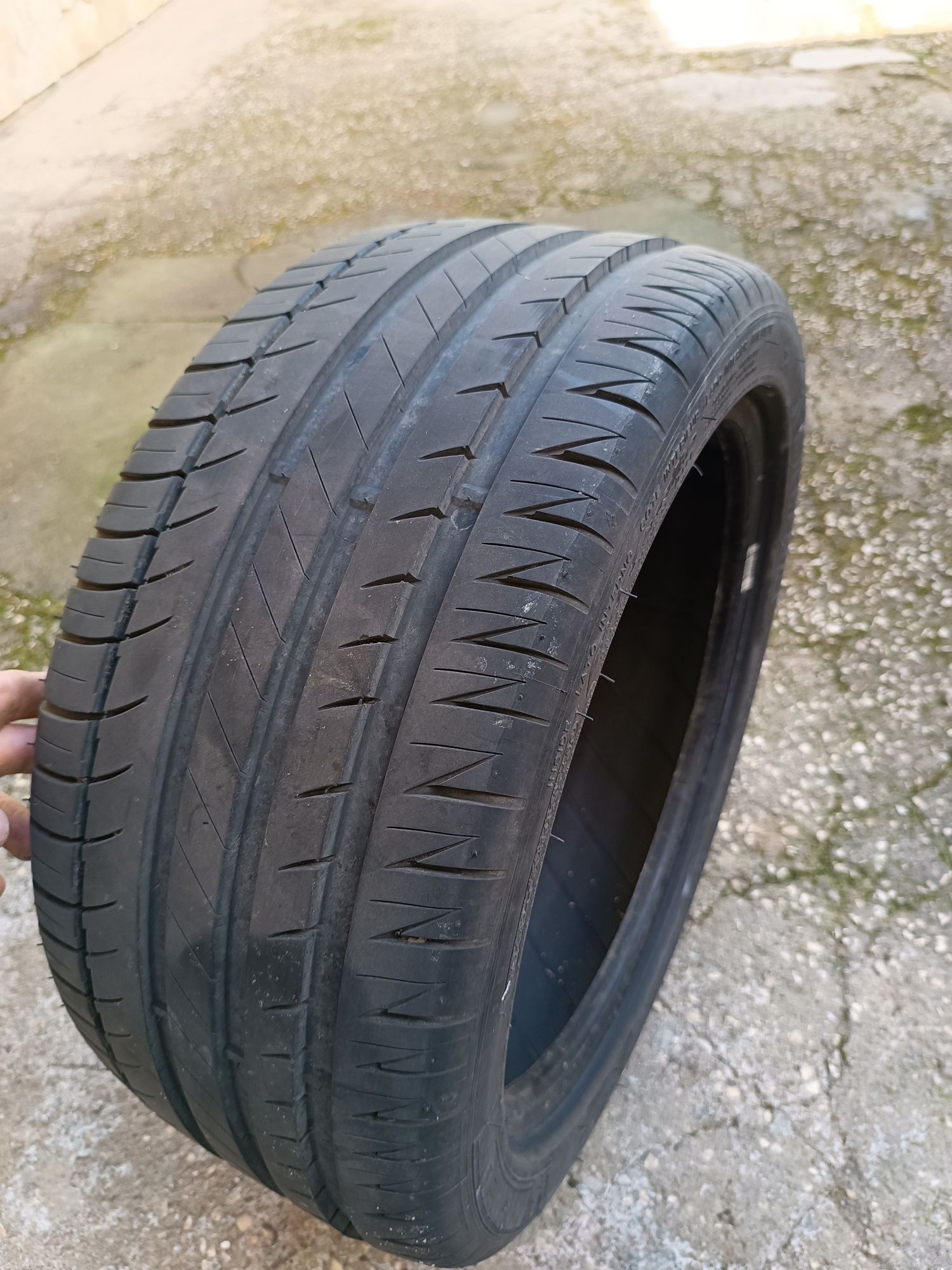 Pneu Michelin 215 40 R16