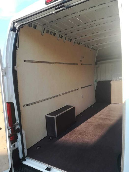 Fiat Ducato L4h3 Zabudowa standardowa przestrzeni ładunkowej auta