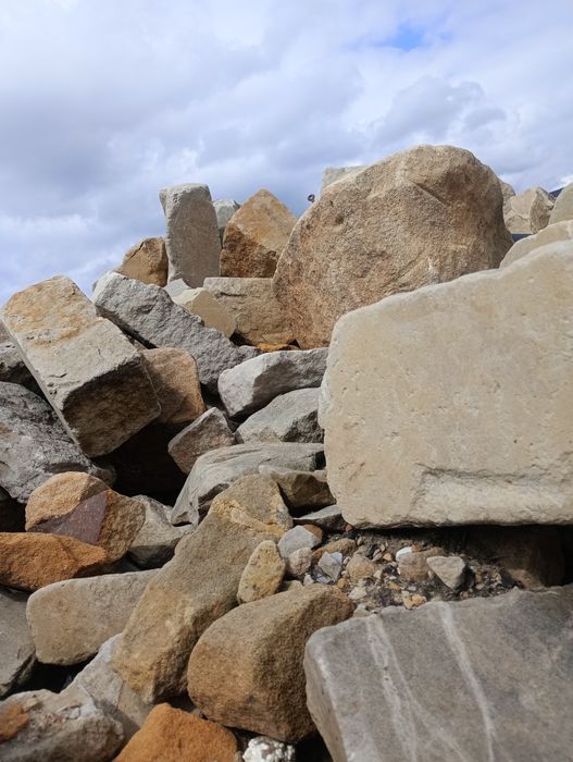 Otoczak szary rzeczny płukany, kruszywo ozdobne, kora sosnowa, ziemia