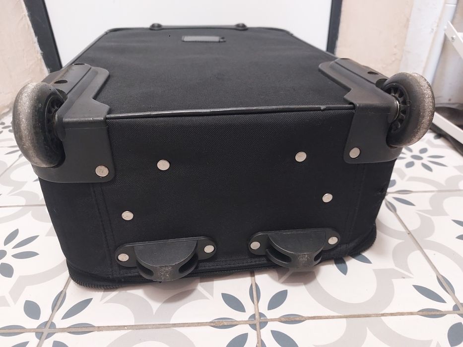 Продам чемодан ручна поклажа