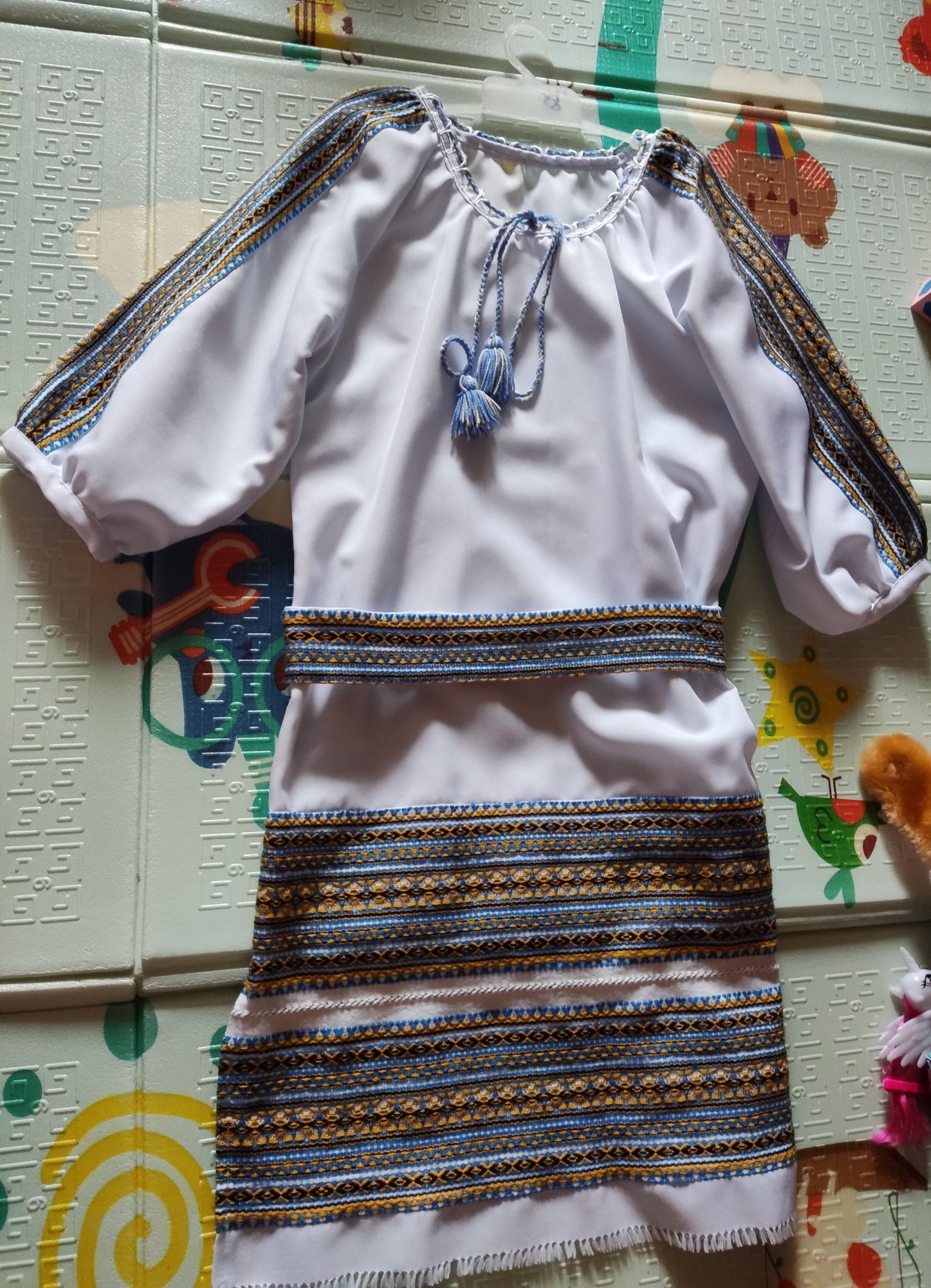 Жіноча вишита сукня