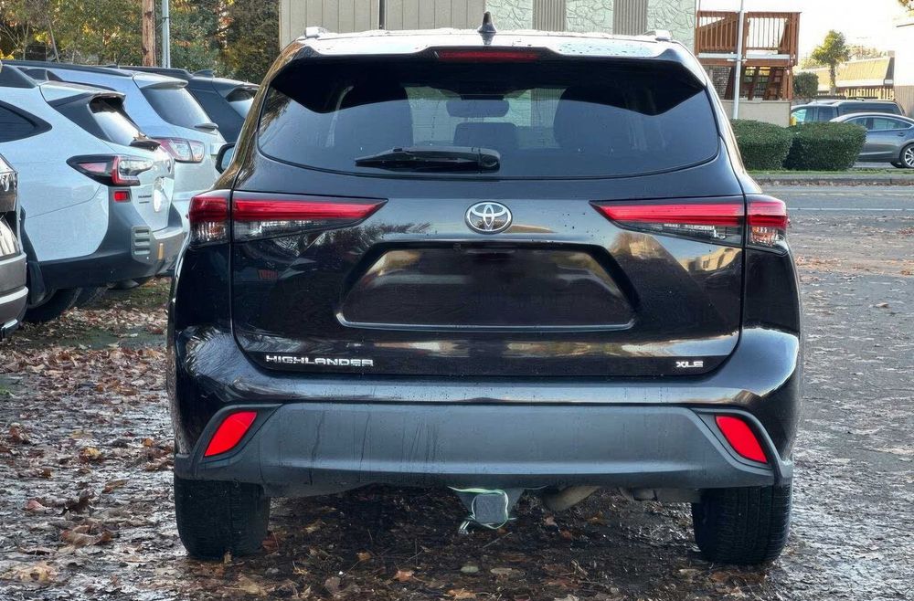Toyota Highlander XLE      2021