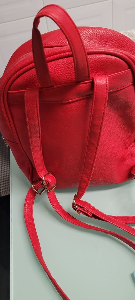 Mochila vermelha