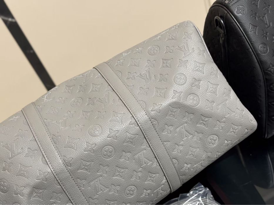 Серая сумка Louis Vuitton Keepall мужская унисекс дорожная ручная