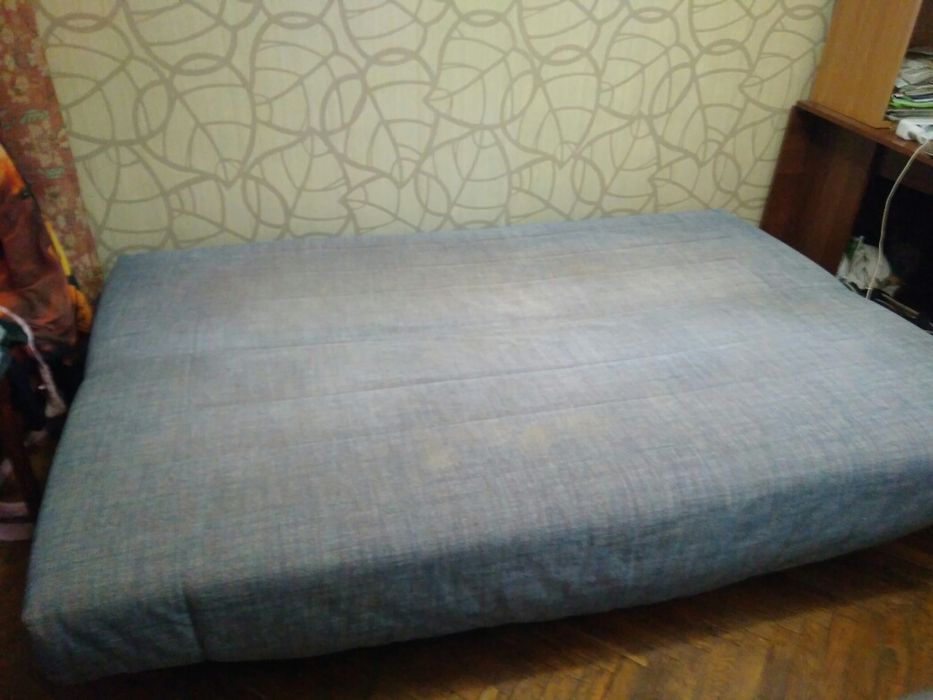 Диван удобный с ящиком для вещей