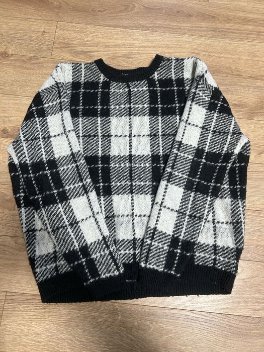 Светр у клітку,жіночій,на 12-14 років на зріст (158-164)