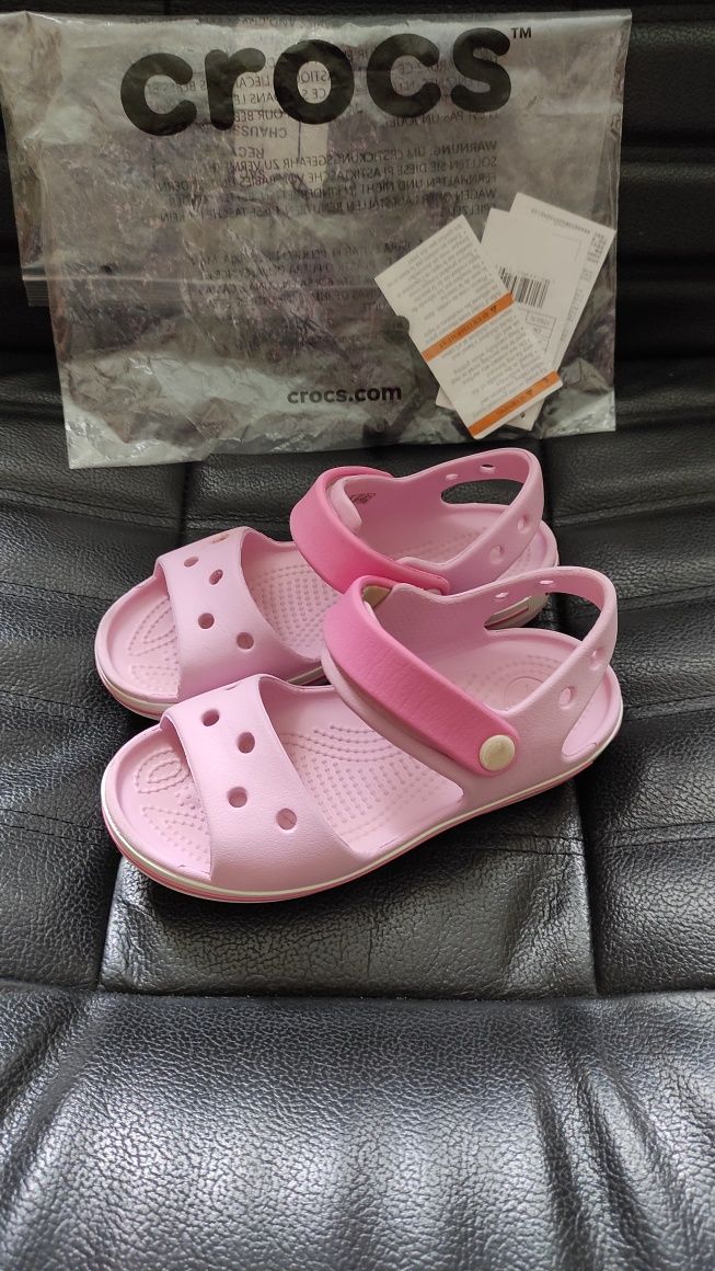 Босоножки для девочки Crocs