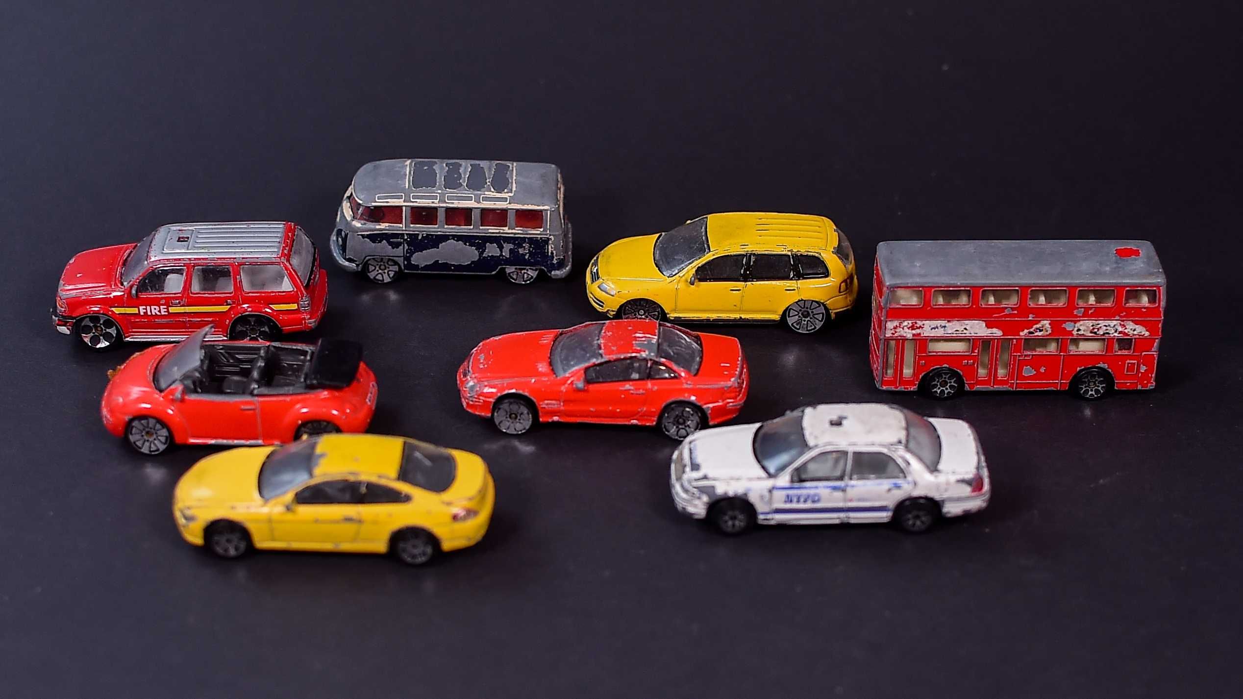 Samochodziki # 8 sztuk (Realtoy)