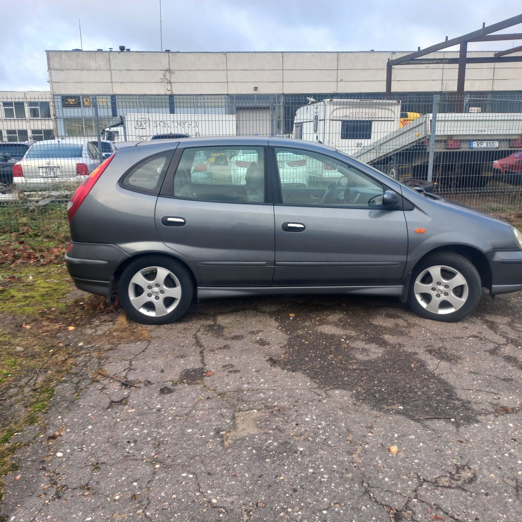 Nissan Almera Tino 2003 Avtomat, Газ/Бензин