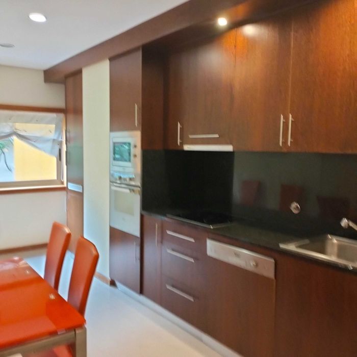 Apartamento T2 mobilado com garagem fechada