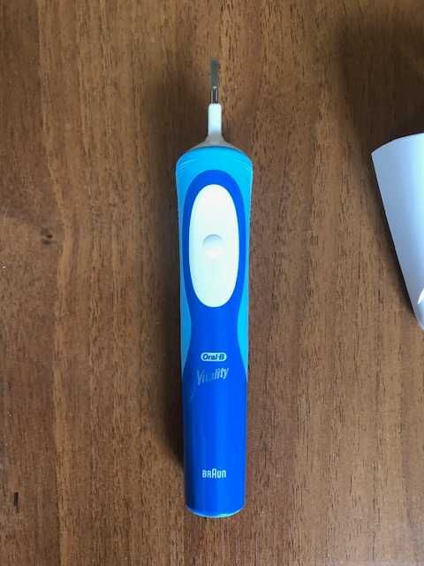 Зубная щетка Braun Oral-B Vitality электрическая модель 3709