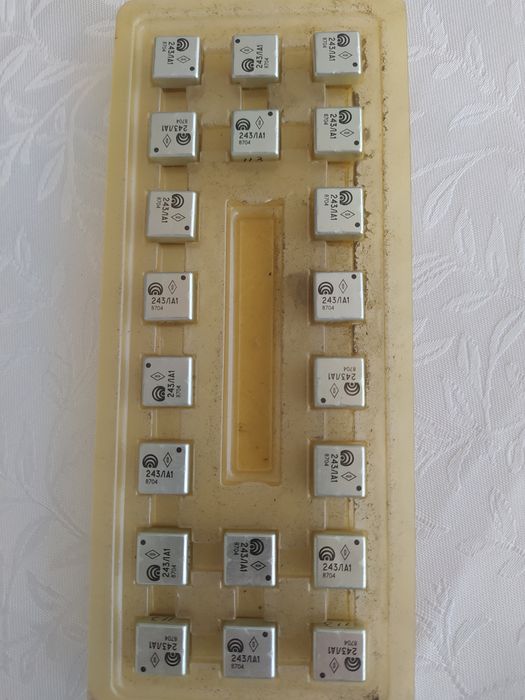 Мікросхеми 243ЛА1