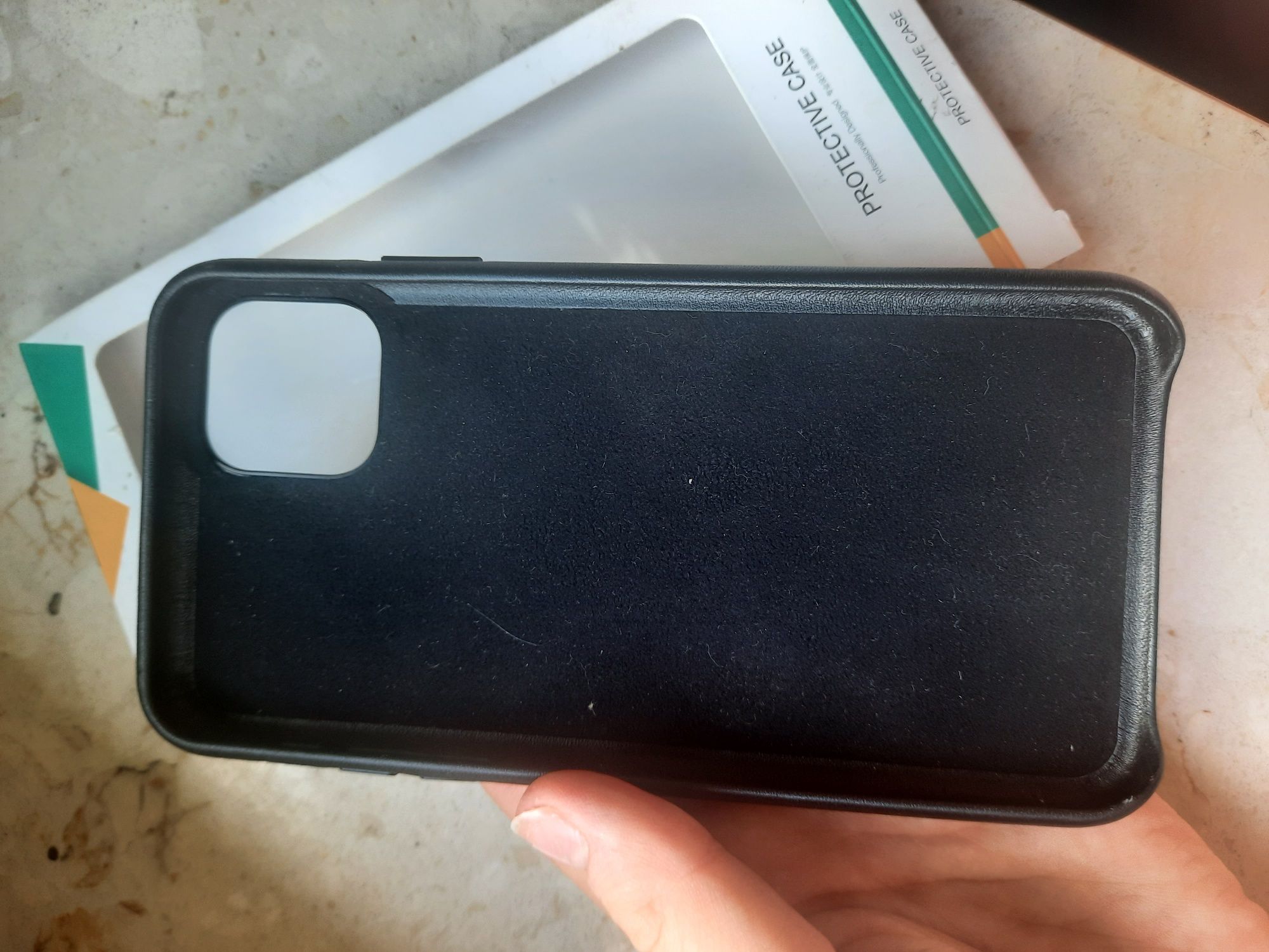 Etui na IPhone 11pro max marka ESR skórzany z mikrofibrą