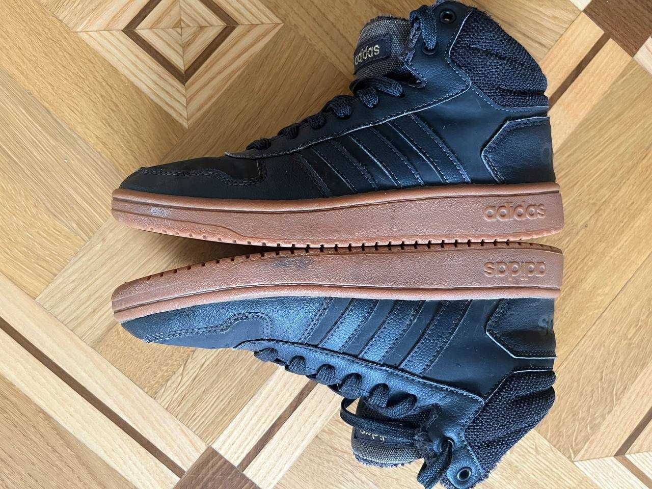 кросівки adidas 38